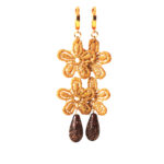 Statement oorbellen kant gouddraad en druppel resin bruin/glitter