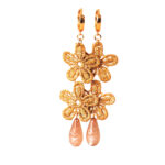 Statement oorbellen kant gouddraad en druppel beige